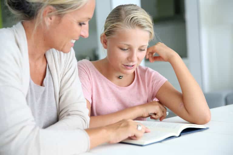 Illustration de l’article « Les devoirs du soir : comment les parents peuvent « aider » les adolescents ? »